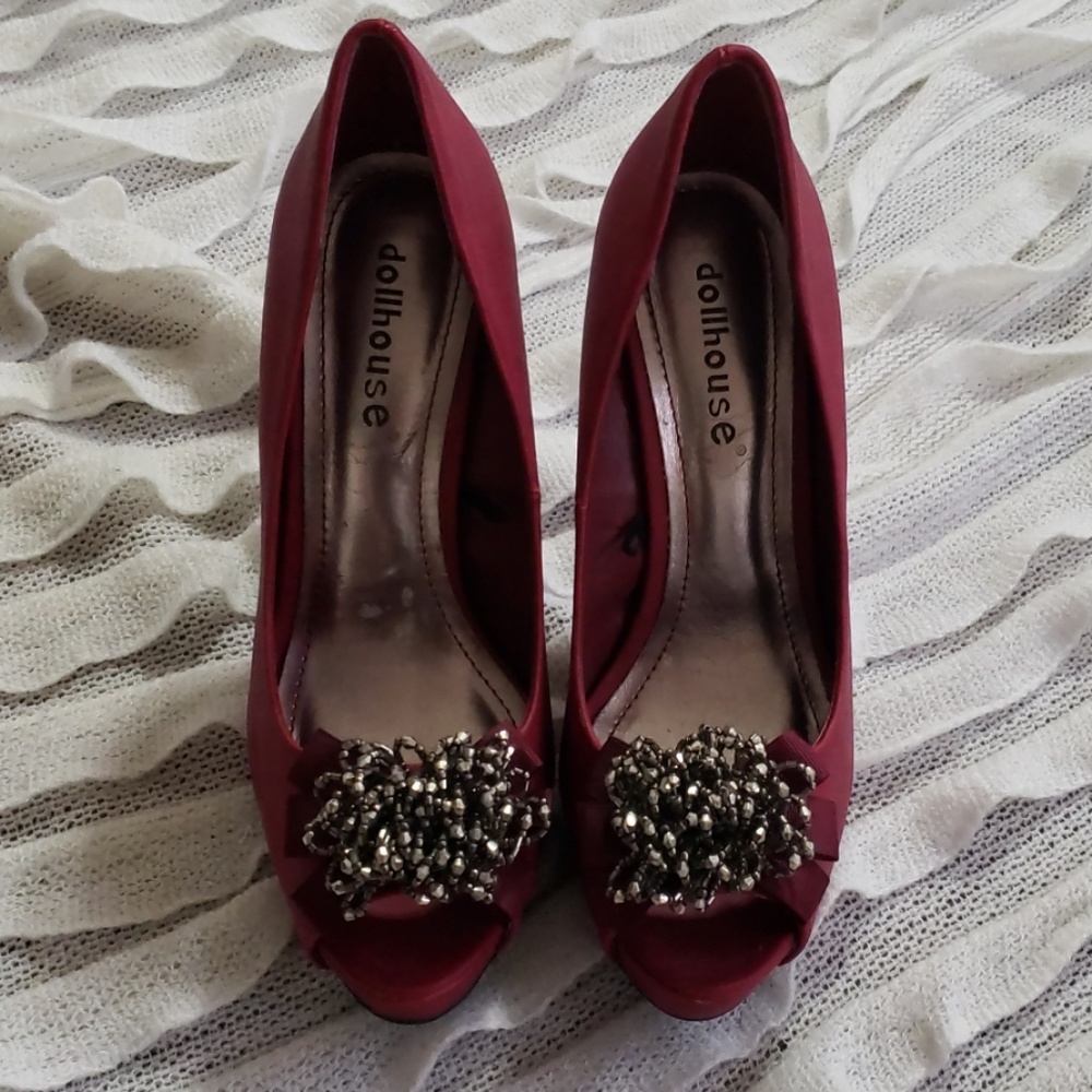Dollhouse amber color pumps